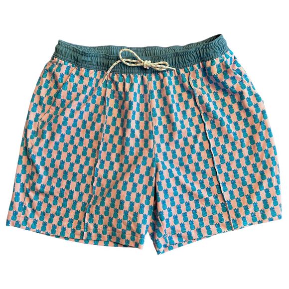 Chubbies Beach Club Men's Large Inseam 5.5" Pink & Blue Small Print Pineapples - Picture 1 of 9